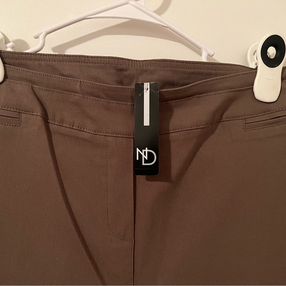 New Directions NWT women’s size 12 Taupe pull on straight leg style pants - Picture 8 of 9